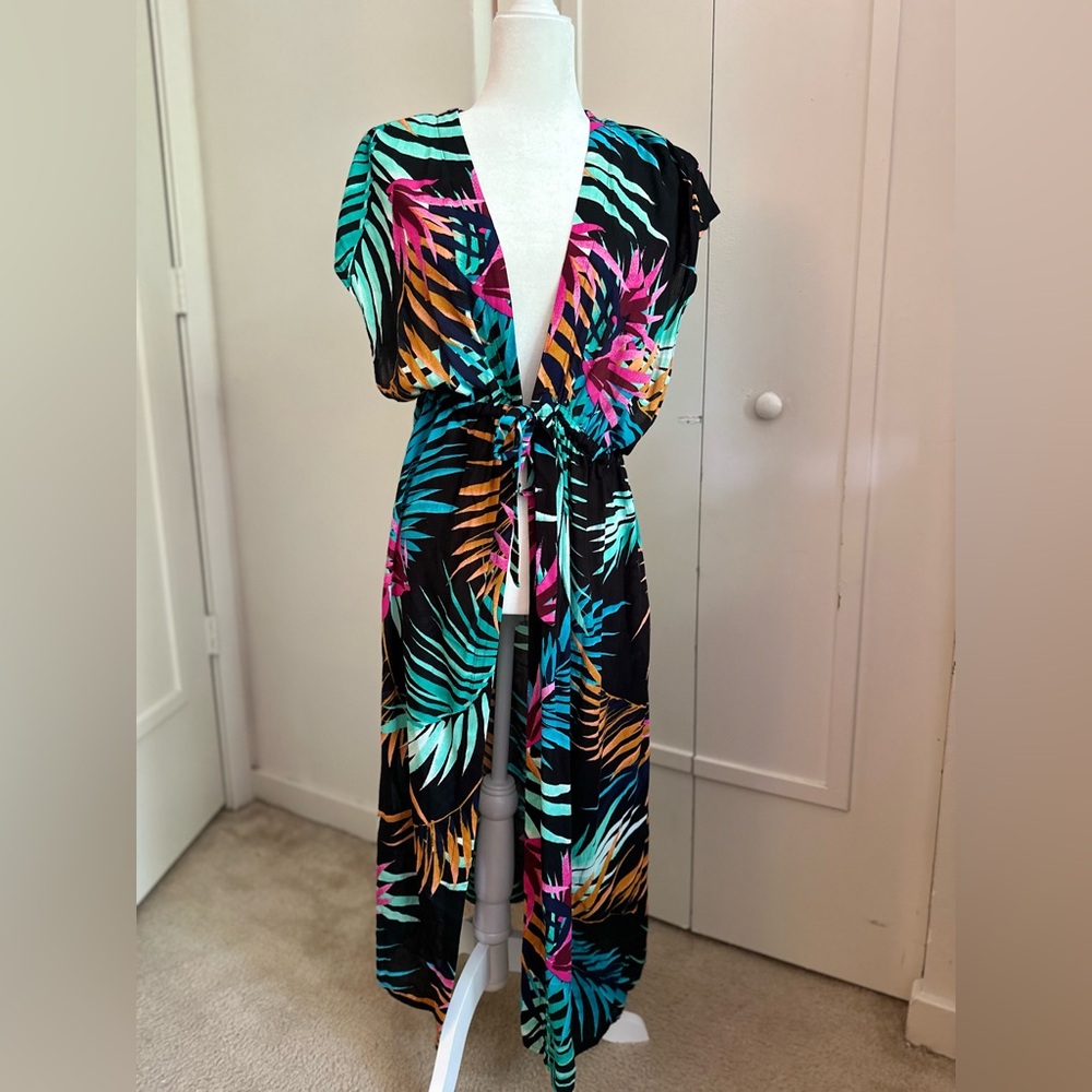 Flowery beach cover up. No name 2XL barely worn